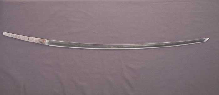 国指定重要文化財
太刀 銘 了戒
鎌倉時代（延慶頃）□刃の長さ：816mm　反り：24.7mm